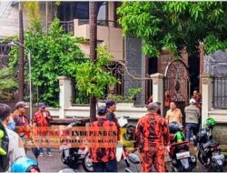 ORMAS PEMUDA PANCASILA JAGA KEDIAMAN LA NYALLA MATTALITTI SAAT KPK GELEDAH RUMAH LA NYALLA DI MULYOREJO SURABAYA
