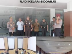 Kalapas Sidoarjo Hadiri Kunjungan Kajati Jatim dan Penyerahan Surat Ketetapan RJ di Kejari Sidoarjo