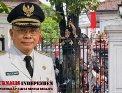 EKSKALASI MULAI MENINGKAT PESERTA AKSI MELEMPARI PETUGAS; PETUGAS UPAYA KENDALIKAN SITUASI