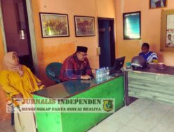 Geruduk Kantor Lurah Kenduruan Warga Tuntut Transparansi Anggaran Proyek Sumur Bor PAM Milik Desa.
