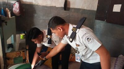 Operasi Gabungan dari TNI Polri Kalapas melaksanakan operasi Gabungan di Lapas kelas IIA Sidoarjo