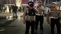 Aksi Demonstrasi di Depan Grahadi Berujung Ricuh, Pagar Rusak dan Petasan Warnai Ketegangan