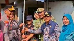 Serentak Jelang HUT RI Ke-81, Polsek Bangil Kerahkan Personel Bersama Tiga Pilar Bangkitkan Nasionalisme Lewat Gerakan Bendera Merah Putih