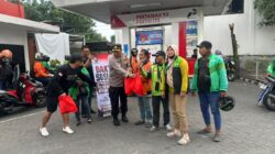 Polsek Kebomas Gandeng YALPK Group Gelar Baksos Ojol Gresik Sumringah Dapat Sembako dan BBM Gratis