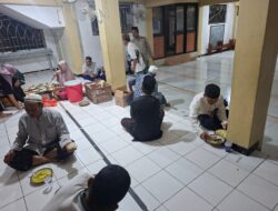 Tradisi Berbagi di Jumat Legi, Puluhan Jamaah Masjid Sabilillah Nikmati Soto Daging dari Donatur