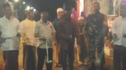 Peresmian Gapura Baru Kedawung Wetan Jadi Simbol Gotong Royong dan Kekompakan Warga  PASURUAN, JURNALISINDEPENDEN.co.id –  Semangat gotong royong dan kebersamaan warga terlihat dalam peresmian gapura baru di lingkungan RT 01 RW 04, Desa Kedawung Wetan, Kecamatan Grati, Kabupaten Pasuruan. Kegiatan tersebut digelar bertepatan dengan momentum peringatan Hari Kemerdekaan Republik Indonesia, 17 Agustus, Sabtu (22/8/2026).  Peresmian gapura berlangsung dalam suasana sederhana namun penuh keakraban. Sejumlah unsur pemerintahan dan keamanan wilayah turut hadir, di antaranya Babinsa Kedawung Wetan Dedy, Babinkamtibmas Eko dari Polsek Grati, tokoh masyarakat, Ketua RT 01 Munip, serta warga setempat.  Kehadiran unsur keamanan dan tokoh masyarakat dalam kegiatan tersebut menjadi bagian dari upaya mempererat komunikasi antara masyarakat dengan aparat kewilayahan. Selain sebagai bagian dari pembangunan lingkungan, peresmian gapura juga menjadi momentum untuk memperkuat kebersamaan warga dalam menjaga lingkungan agar tetap aman dan kondusif.  Dibangun dari Swadaya Masyarakat  Ketua RT 01, Munip, dalam sambutannya menyampaikan apresiasi dan terima kasih kepada seluruh tamu undangan serta warga yang telah hadir dan ikut mendukung kegiatan tersebut.  Munip menjelaskan, pembangunan gapura baru tersebut merupakan hasil swadaya dan sumbangan masyarakat. Partisipasi warga menjadi salah satu faktor penting dalam terwujudnya pembangunan fasilitas lingkungan tersebut.  “Terima kasih kepada seluruh tamu undangan dan masyarakat yang telah hadir. Gapura ini dapat terwujud melalui sumbangan dan swadaya masyarakat. Semoga kebersamaan seperti ini terus dipertahankan,” ujar Munip.  Pembangunan yang bersumber dari partisipasi masyarakat tersebut menunjukkan bahwa kebutuhan terhadap fasilitas lingkungan tidak selalu hanya bertumpu pada pemerintah. Keterlibatan warga melalui gotong royong juga menjadi bagian penting dalam menciptakan lingkungan yang tertata sekaligus memperkuat rasa memiliki terhadap wilayah tempat tinggal.  Momentum 17 Agustus  Pelaksanaan peresmian yang bertepatan dengan momentum 17 Agustus memberikan makna tersendiri bagi masyarakat. Semangat kemerdekaan tidak hanya diwujudkan melalui kegiatan seremonial, tetapi juga melalui kepedulian dan kerja bersama di lingkungan masing-masing.  Antusiasme warga terlihat dalam rangkaian kegiatan. Acara diawali dengan sambutan Babinsa Kedawung Wetan Dedy, kemudian dilanjutkan sambutan Ketua RT 01 Munip. Seluruh rangkaian kegiatan berlangsung dengan lancar dan tertib.  Bagi masyarakat setempat, keberadaan gapura baru diharapkan bukan sekadar menjadi penanda wilayah. Lebih dari itu, gapura tersebut diharapkan menjadi simbol kebersamaan dan hasil kerja bersama warga.  Dorong Warga Tetap Guyub dan Jaga Kamtibmas  Di penghujung kegiatan, acara ditutup dengan doa bersama. Harapan yang disampaikan adalah agar warga Desa Kedawung Wetan, khususnya lingkungan RT 01 RW 04, senantiasa menjaga kerukunan, memperkuat komunikasi dan mempertahankan budaya gotong royong.  Kebersamaan warga juga diharapkan berjalan beriringan dengan kesadaran menjaga keamanan dan ketertiban masyarakat (Kamtibmas). Lingkungan yang aman dan kondusif tidak hanya menjadi tanggung jawab aparat, tetapi membutuhkan partisipasi seluruh masyarakat.  Peresmian gapura baru tersebut akhirnya menjadi lebih dari sekadar acara peresmian sebuah bangunan. Momentum tersebut memperlihatkan adanya partisipasi masyarakat dalam membangun lingkungan sekaligus menjadi pengingat bahwa kekompakan, gotong royong dan kepedulian antarwarga merupakan modal penting dalam menjaga kehidupan bermasyarakat.  Dengan semangat tersebut, warga Kedawung Wetan diharapkan dapat terus menjaga guyub rukun, gotong royong dan Kamtibmas, sehingga lingkungan tetap aman, nyaman dan harmonis.  Reporter jurnaliindepen  (Ga)