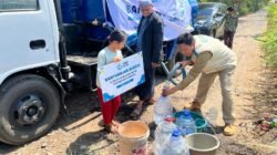 Kekeringan Meluas, YBM PLN UIP JBTB Salurkan 50 Ribu Liter Air Bersih ke Bondowoso dan Mojokerto