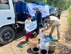 Kekeringan Meluas, YBM PLN UIP JBTB Salurkan 50 Ribu Liter Air Bersih ke Bondowoso dan Mojokerto
