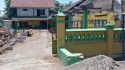 Proyek Rehabilitasi Madrasah Miftahul Huda di Gading Disorot, Papan Informasi Tak Terlihat dan Keselamatan Pekerja Dipertanyakan