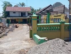 Proyek Rehabilitasi Madrasah Miftahul Huda di Gading Disorot, Papan Informasi Tak Terlihat dan Keselamatan Pekerja Dipertanyakan