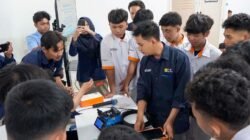 Perluas Wawasan Industri Telekomunikasi, 62 Siswa SMK Pawyatan Daha 1 Belajar Teknologi Fiber Optik di PLN Icon Plus