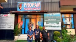 8 JUTA DISERAHKAN, JANJI TAK TERWUJUD, OKNUM ANGGOTA POLSEK PORONG DIADUKAN KE KAPOLRESTA SIDOARJO